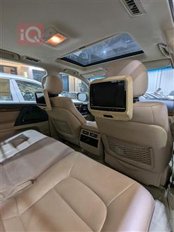 تۆیۆتا لاند کروزەر